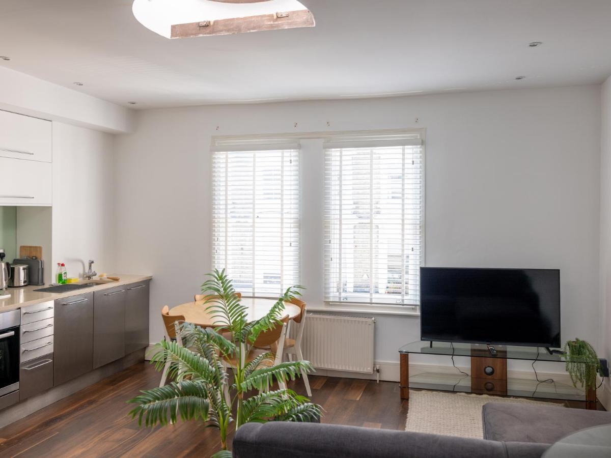 Pass The Keys - Hideaway In The Notting Hill Set Apartment London