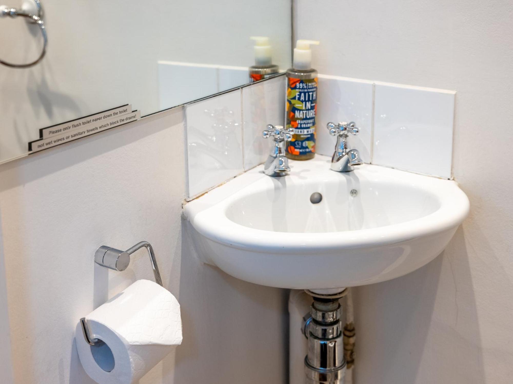 Pass The Keys - Hideaway In The Notting Hill Set Apartment